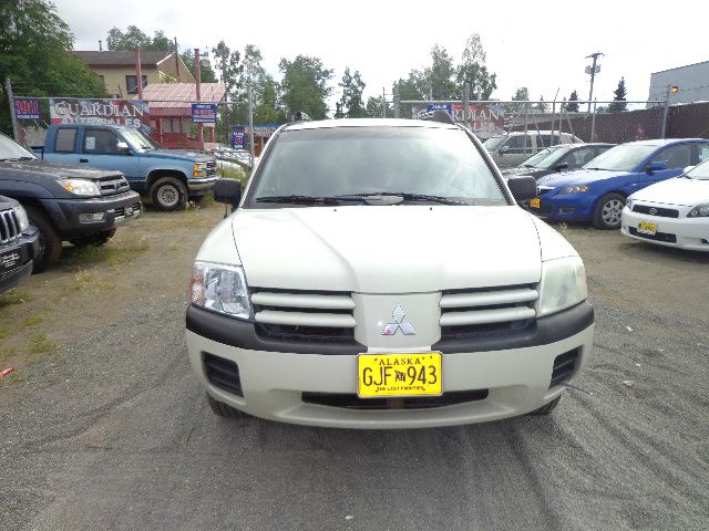 2004 Mitsubishi Endeavor Passenger Van AWD