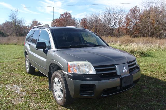 2004 Mitsubishi Endeavor Passenger Van AWD