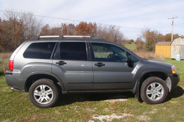 2004 Mitsubishi Endeavor Passenger Van AWD