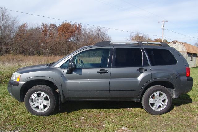 2004 Mitsubishi Endeavor Passenger Van AWD