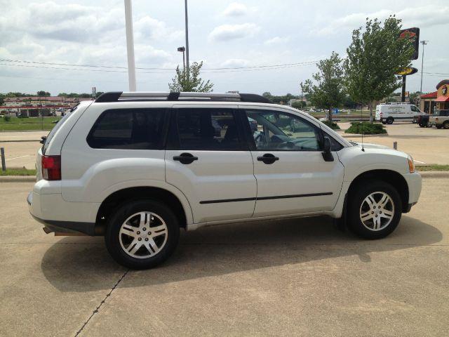 2006 Mitsubishi Endeavor Passenger Van AWD