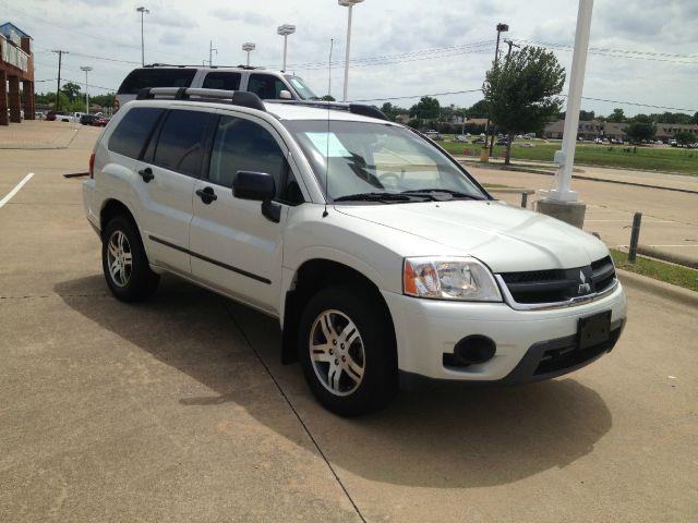 2006 Mitsubishi Endeavor Passenger Van AWD