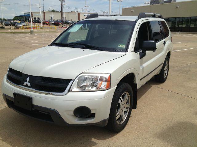 2006 Mitsubishi Endeavor Passenger Van AWD