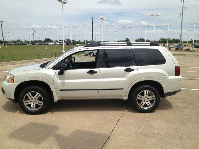 2006 Mitsubishi Endeavor Passenger Van AWD