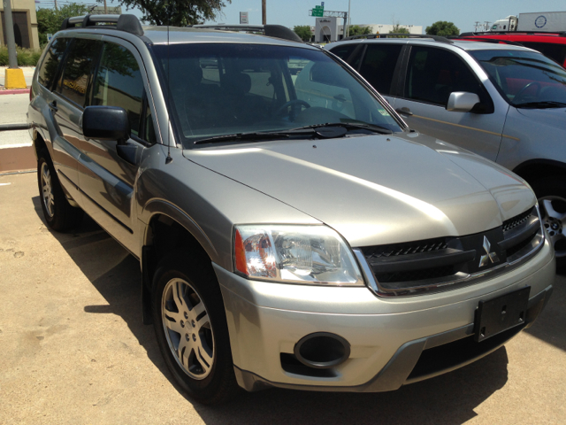 2006 Mitsubishi Endeavor Passenger Van AWD