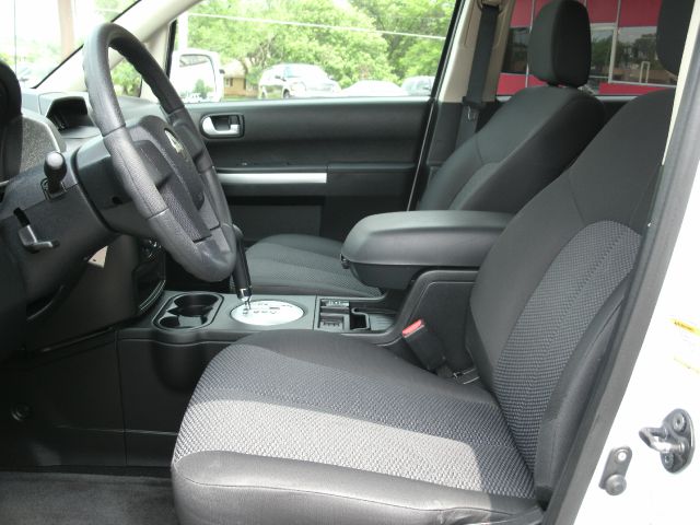 2011 Mitsubishi Endeavor 1.8T Quattro Sedan 4D