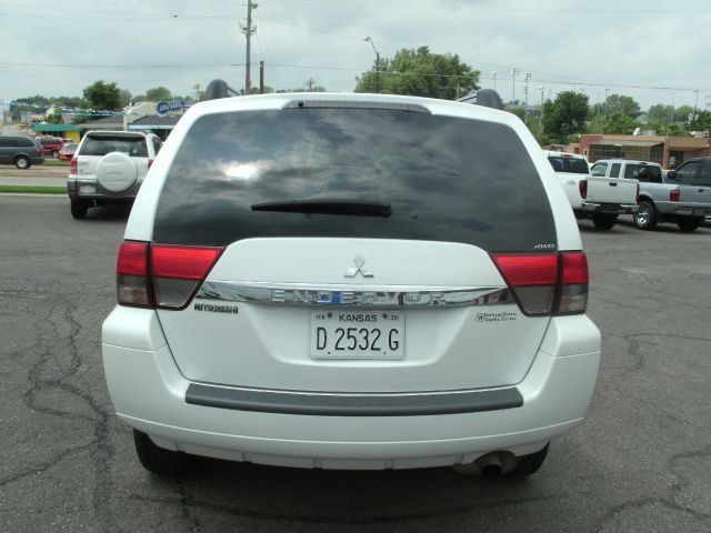 2011 Mitsubishi Endeavor 1.8T Quattro Sedan 4D