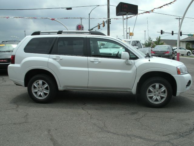 2011 Mitsubishi Endeavor 1.8T Quattro Sedan 4D