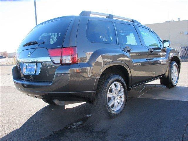 2011 Mitsubishi Endeavor 1.8T Quattro Sedan 4D