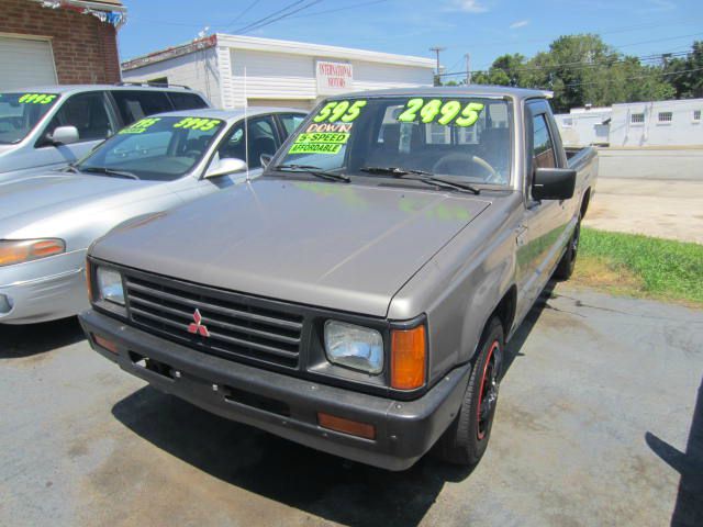 1988 Mitsubishi Mighty Max Lariat 4D Crew Cab Truck