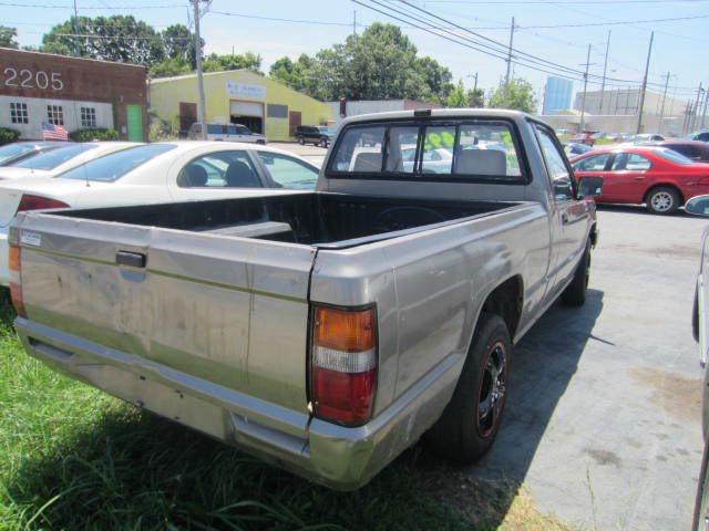 1988 Mitsubishi Mighty Max Lariat 4D Crew Cab Truck