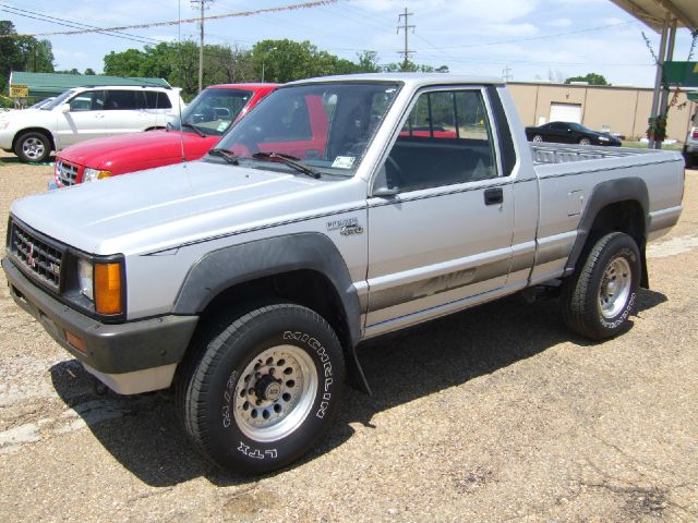 1990 Mitsubishi Mighty Max Lariat - Crew Cab 4x4 Cap