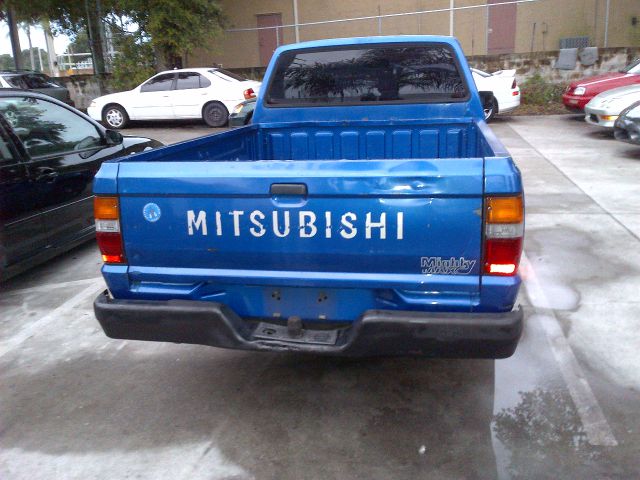 1991 Mitsubishi Mighty Max Lariat 4D Crew Cab Truck