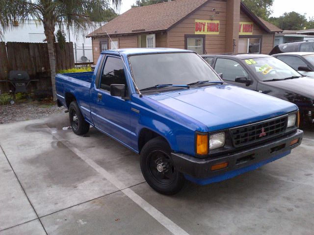 1991 Mitsubishi Mighty Max Lariat 4D Crew Cab Truck