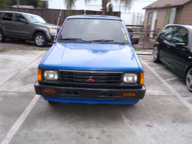 1991 Mitsubishi Mighty Max Lariat 4D Crew Cab Truck