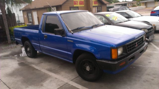 1991 Mitsubishi Mighty Max Lariat 4D Crew Cab Truck