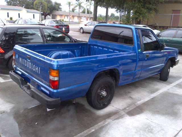 1991 Mitsubishi Mighty Max Lariat 4D Crew Cab Truck