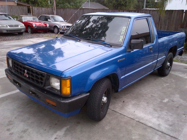 1991 Mitsubishi Mighty Max Lariat 4D Crew Cab Truck