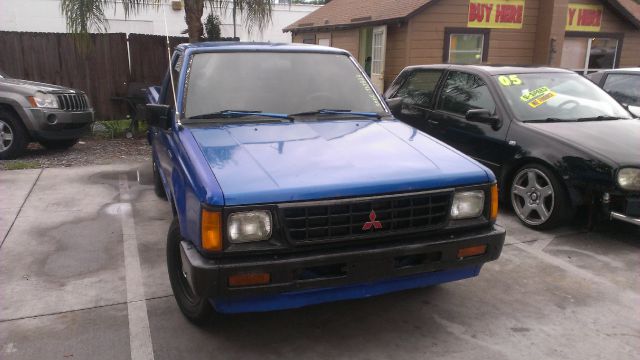 1991 Mitsubishi Mighty Max Lariat 4D Crew Cab Truck