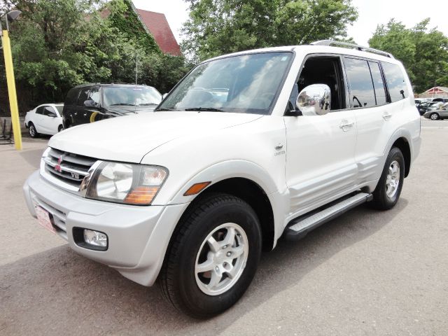 2001 Mitsubishi Montero Super