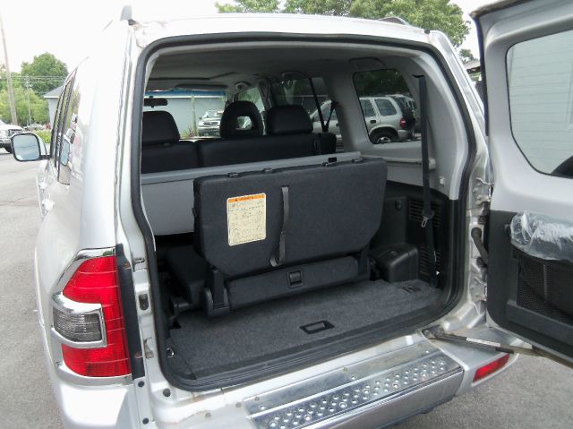 2001 Mitsubishi Montero Super