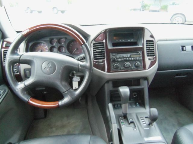 2001 Mitsubishi Montero Super