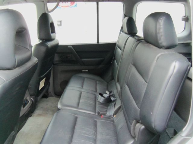 2001 Mitsubishi Montero Super