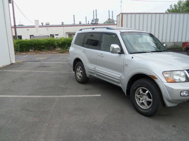 2001 Mitsubishi Montero Super