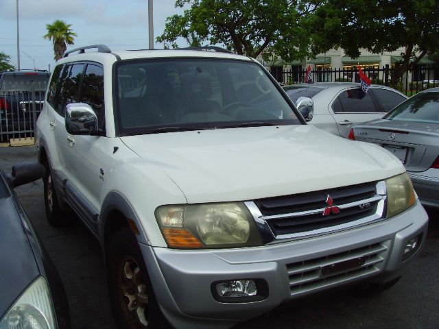 2001 Mitsubishi Montero Super