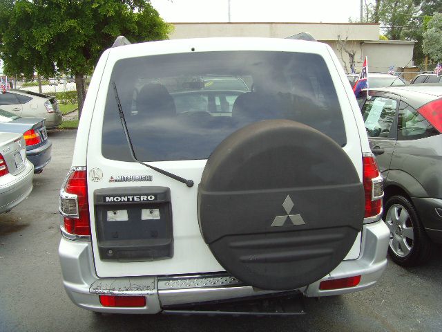 2001 Mitsubishi Montero Super