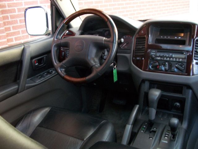 2001 Mitsubishi Montero Super