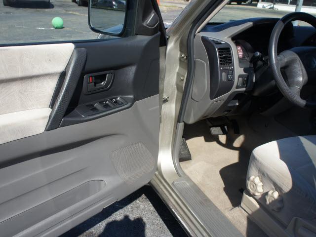 2001 Mitsubishi Montero XLS