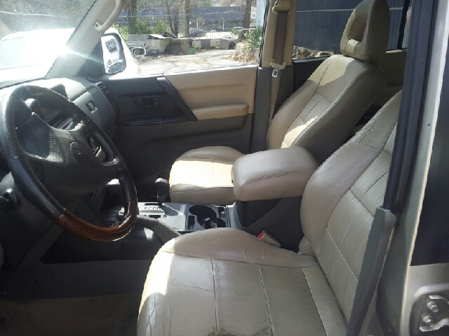 2001 Mitsubishi Montero Super