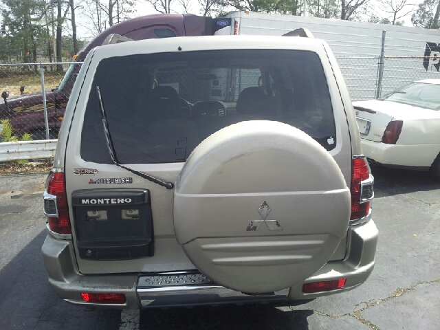 2001 Mitsubishi Montero Super