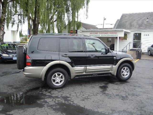 2001 Mitsubishi Montero Megacab SLT, Hemi, Nerf Bars