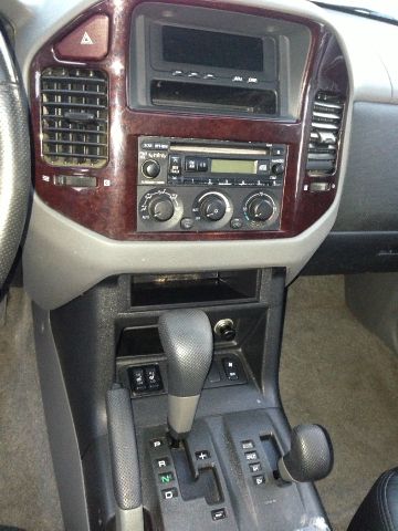 2002 Mitsubishi Montero Super