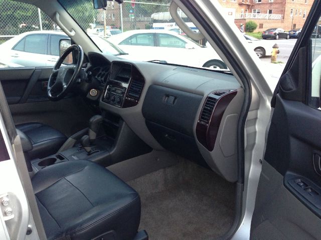 2002 Mitsubishi Montero Super