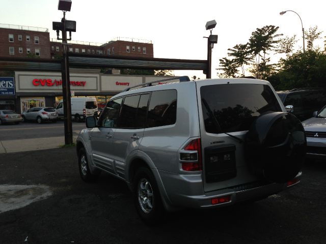 2002 Mitsubishi Montero Super