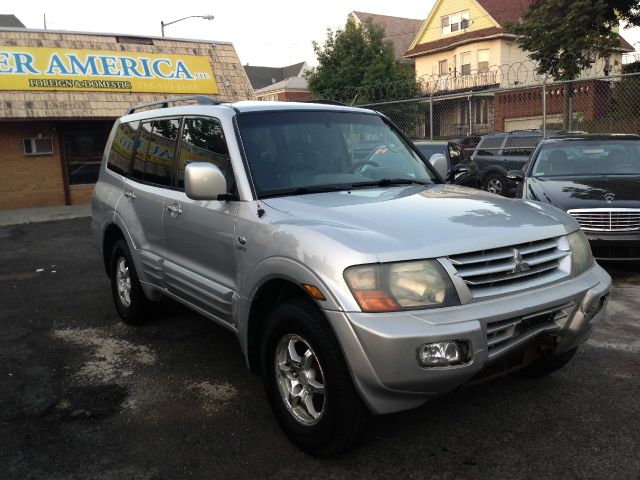 2002 Mitsubishi Montero Super