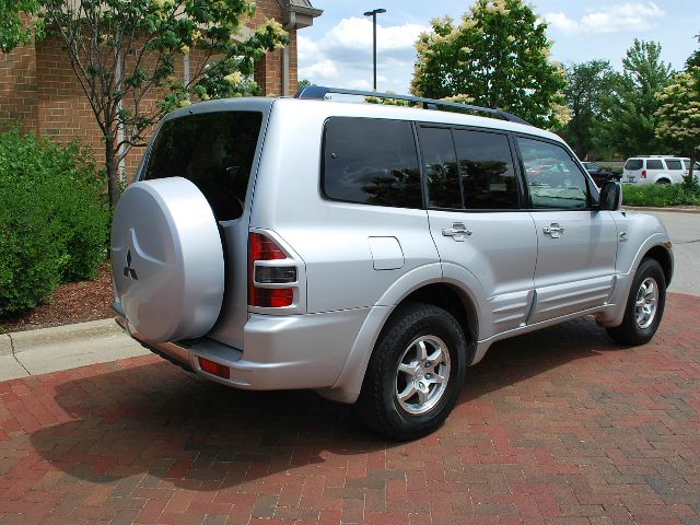 2002 Mitsubishi Montero Super