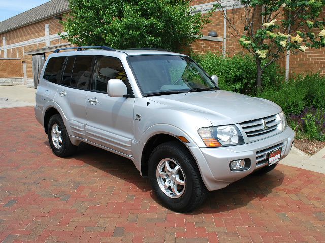 2002 Mitsubishi Montero Super