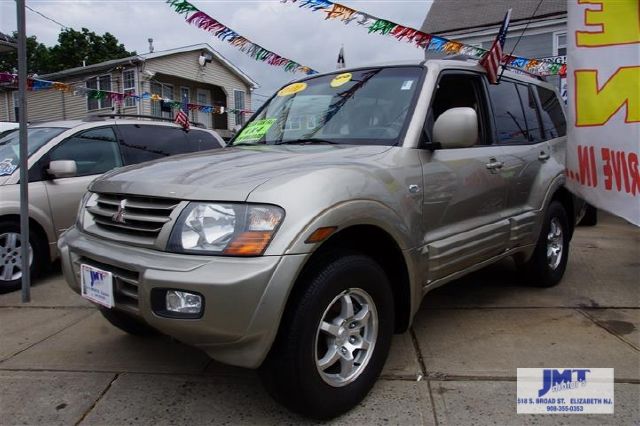 2002 Mitsubishi Montero Super