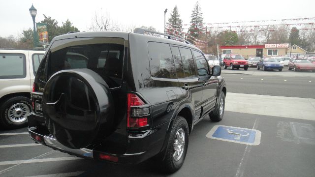 2002 Mitsubishi Montero Super