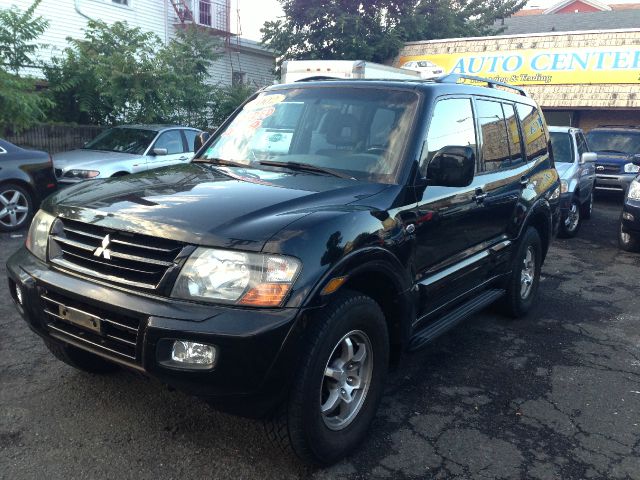 2002 Mitsubishi Montero Super