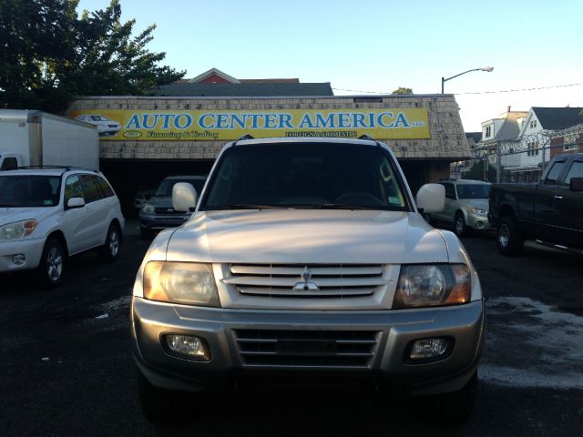 2002 Mitsubishi Montero Super