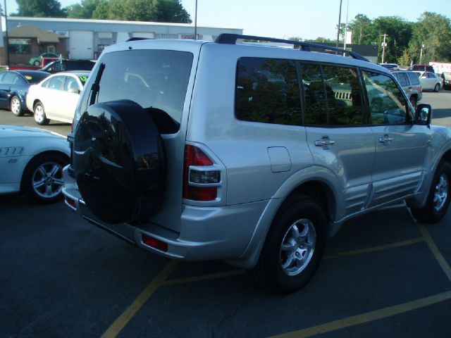 2002 Mitsubishi Montero Super