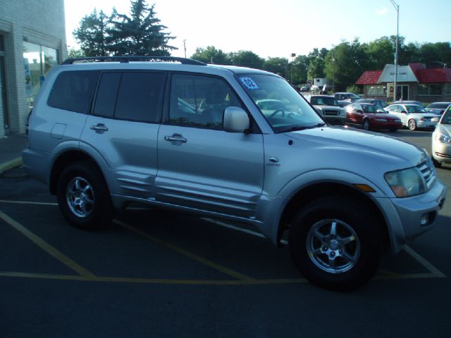 2002 Mitsubishi Montero Super