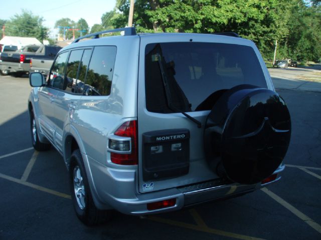 2002 Mitsubishi Montero Super