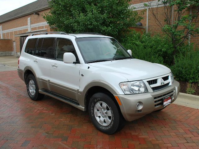 2003 Mitsubishi Montero Super