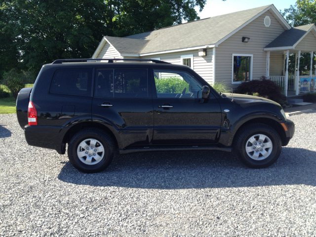 2004 Mitsubishi Montero Super